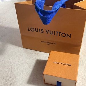 🔥LAST CHANCE 🔥Louis Vuitton box & bag